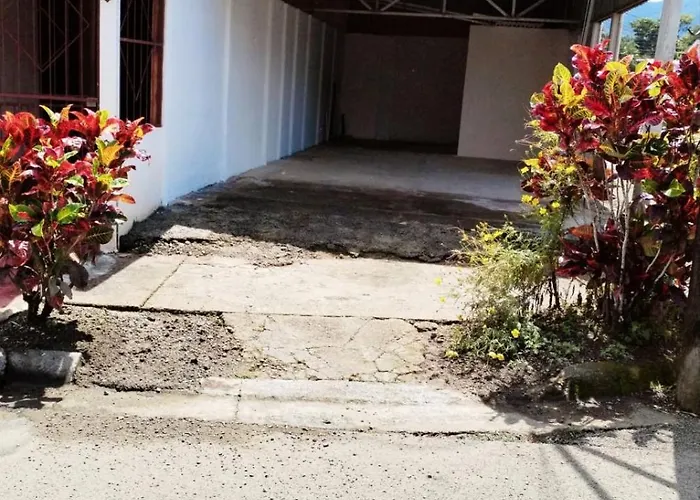 Tony\'S House